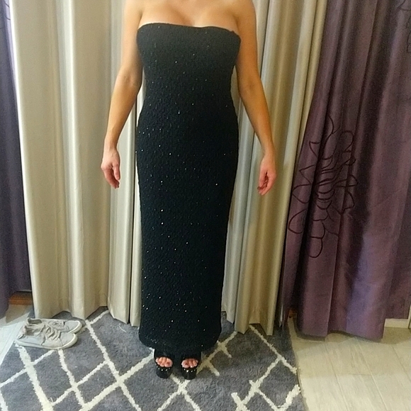 Gown - Picture 10 of 10